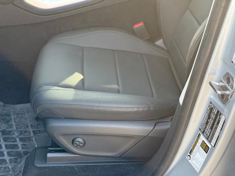 Mercedes-Benz GLS Vehicle Full-screen Gallery Image 13