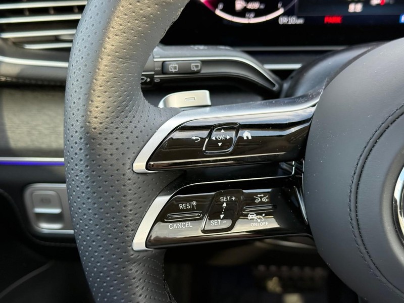 Mercedes-Benz GLS Vehicle Full-screen Gallery Image 14