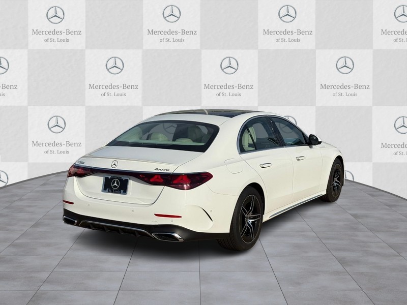 Mercedes-Benz E-Class Vehicle Full-screen Gallery Image 3