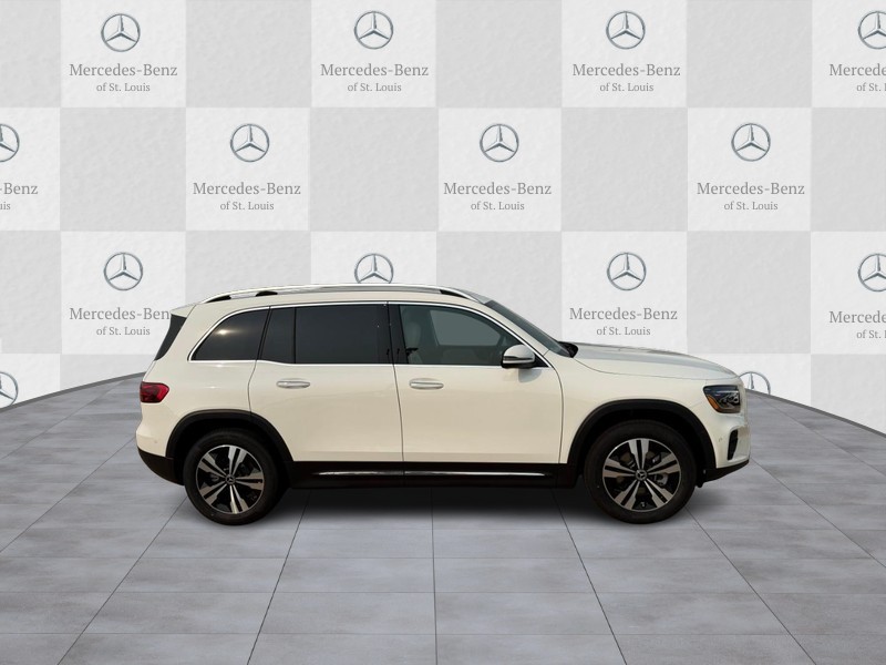 Mercedes-Benz GLB Vehicle Full-screen Gallery Image 2