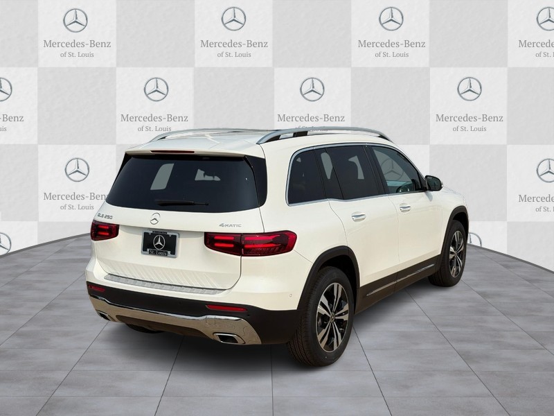 Mercedes-Benz GLB Vehicle Full-screen Gallery Image 3