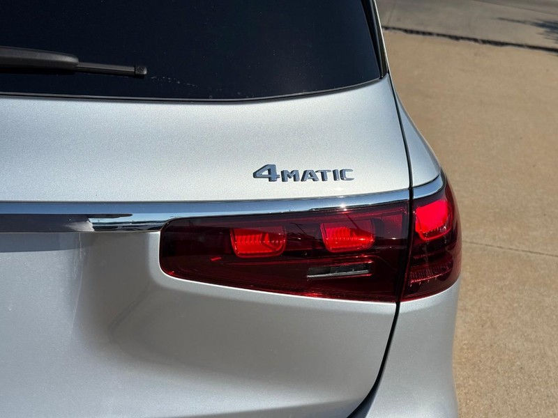 Mercedes-Benz GLS Vehicle Full-screen Gallery Image 5