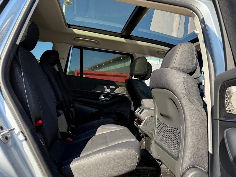 Mercedes-Benz GLS Vehicle Full-screen Gallery Image 6