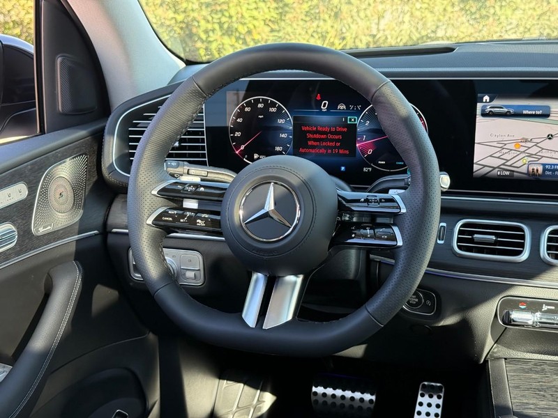 Mercedes-Benz GLS Vehicle Full-screen Gallery Image 8