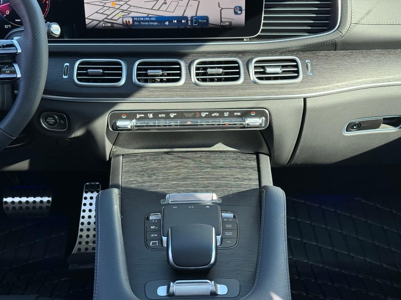 Mercedes-Benz GLS Vehicle Full-screen Gallery Image 10