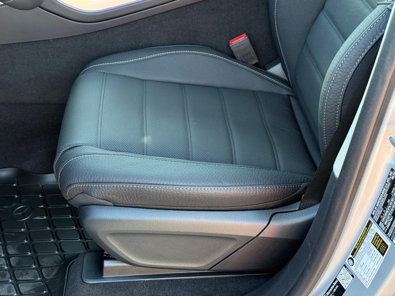 Mercedes-Benz GLS Vehicle Full-screen Gallery Image 13