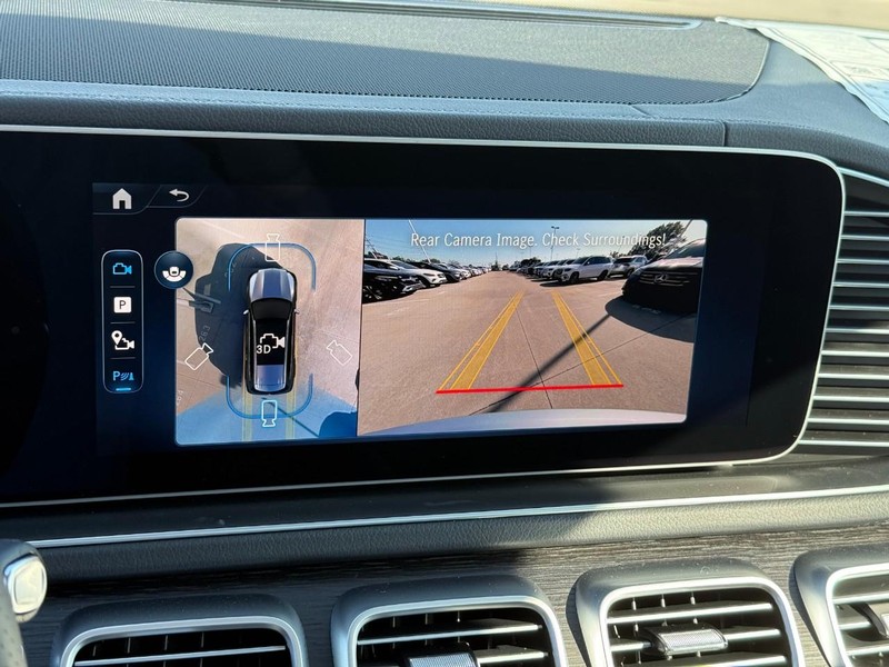 Mercedes-Benz GLS Vehicle Full-screen Gallery Image 16