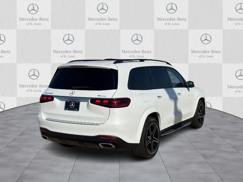 Mercedes-Benz GLS Vehicle Full-screen Gallery Image 3