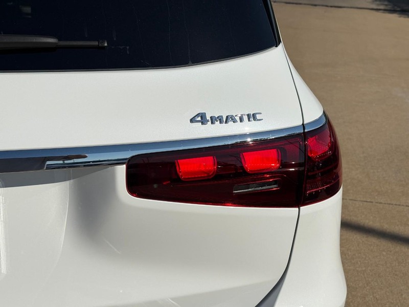 Mercedes-Benz GLS Vehicle Full-screen Gallery Image 5