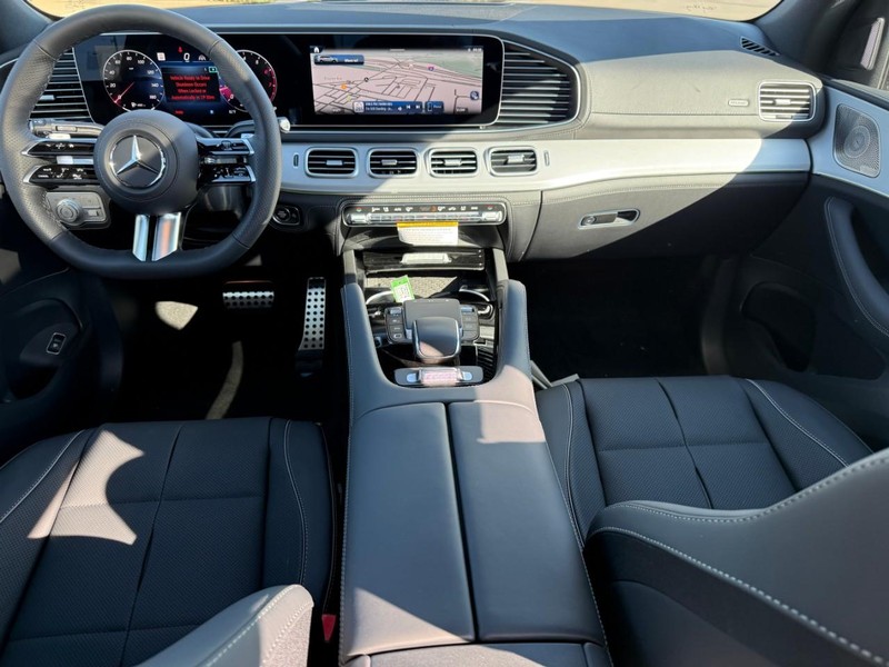 Mercedes-Benz GLS Vehicle Full-screen Gallery Image 7