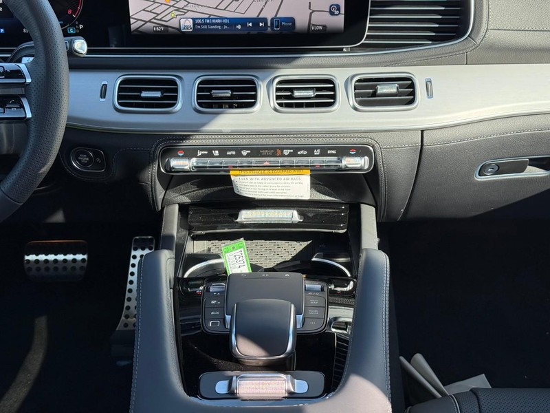 Mercedes-Benz GLS Vehicle Full-screen Gallery Image 10