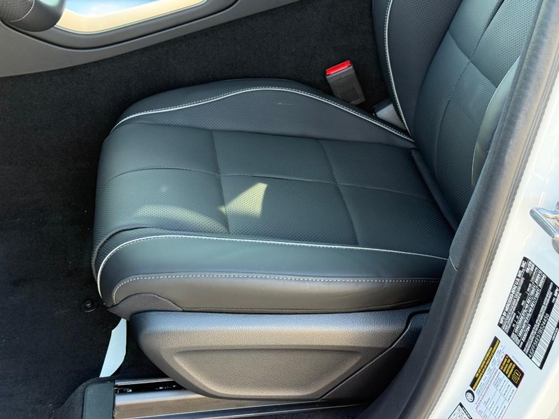 Mercedes-Benz GLS Vehicle Full-screen Gallery Image 13