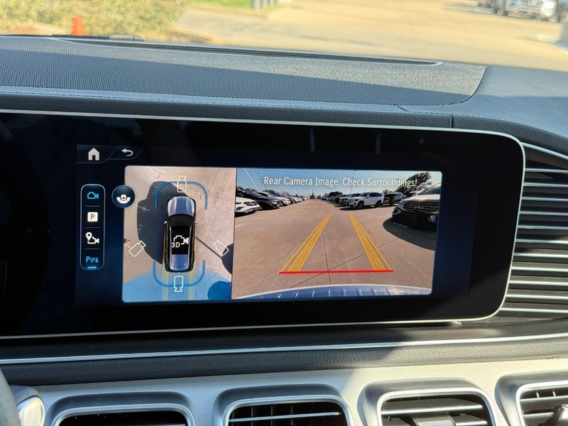 Mercedes-Benz GLS Vehicle Full-screen Gallery Image 16