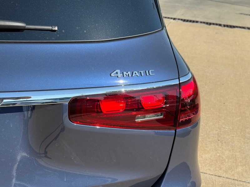 Mercedes-Benz GLS Vehicle Full-screen Gallery Image 5