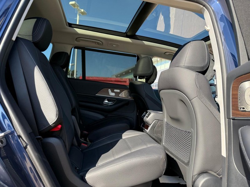 Mercedes-Benz GLS Vehicle Full-screen Gallery Image 6