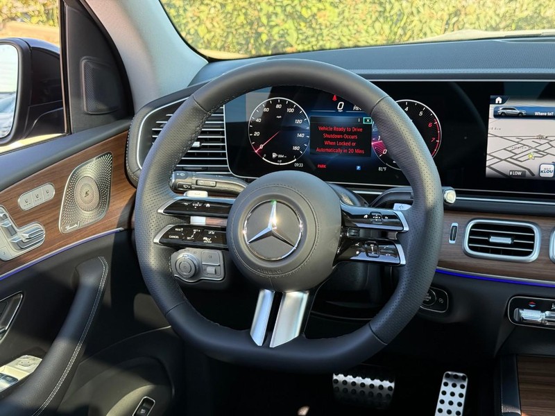 Mercedes-Benz GLS Vehicle Full-screen Gallery Image 8