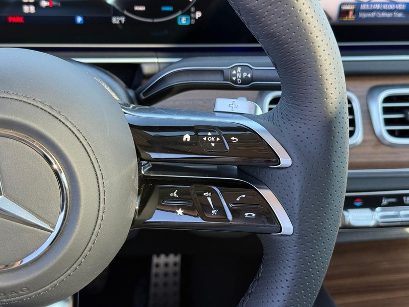 Mercedes-Benz GLS Vehicle Full-screen Gallery Image 15