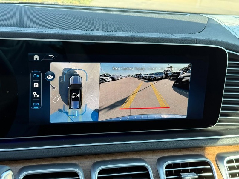 Mercedes-Benz GLS Vehicle Full-screen Gallery Image 16