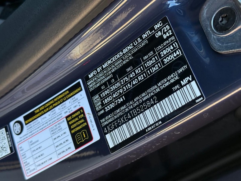 Mercedes-Benz GLS Vehicle Full-screen Gallery Image 17