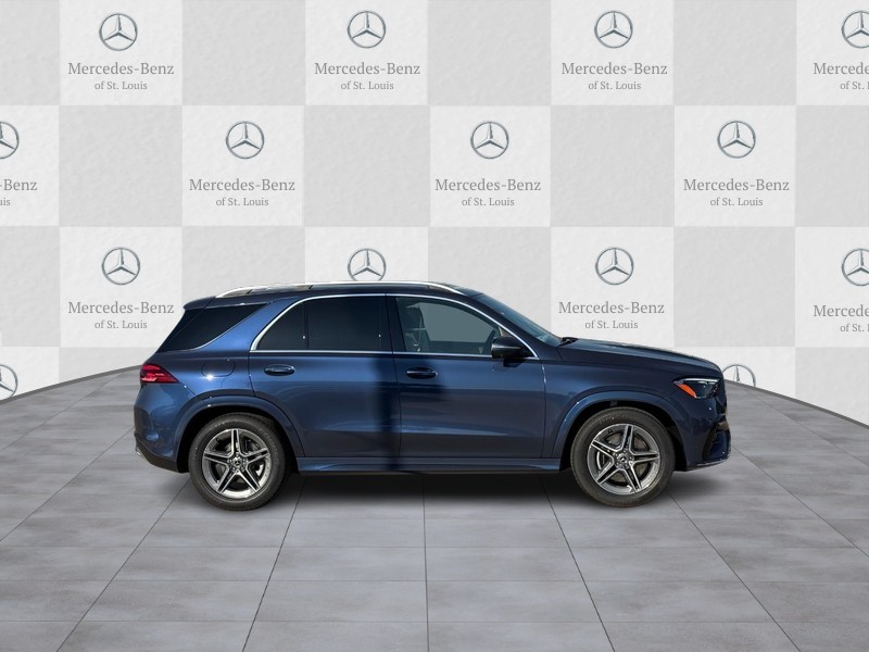 Mercedes-Benz GLE Vehicle Full-screen Gallery Image 2