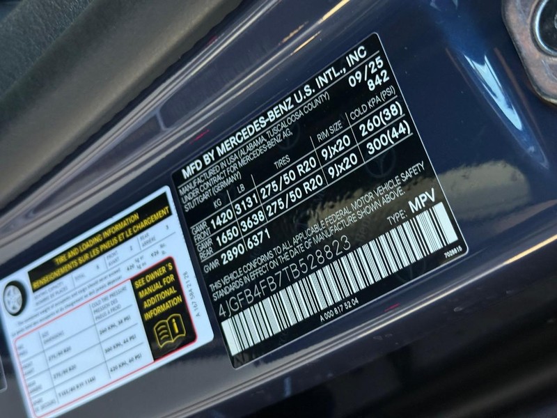 Mercedes-Benz GLE Vehicle Full-screen Gallery Image 17