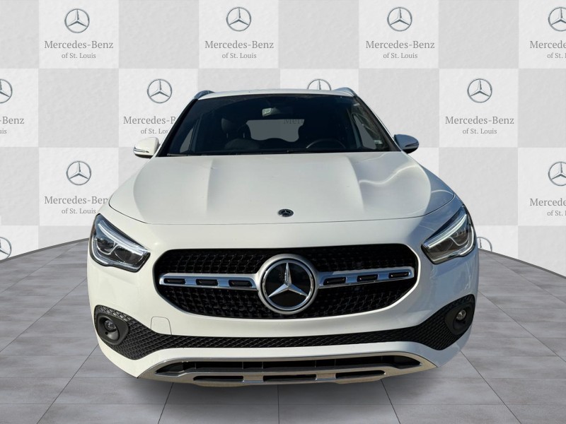 Mercedes-Benz GLA Vehicle Full-screen Gallery Image 7