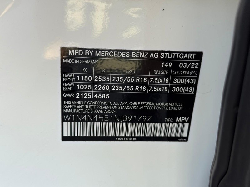 Mercedes-Benz GLA Vehicle Full-screen Gallery Image 23