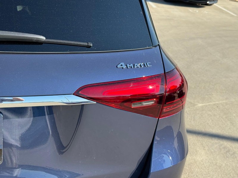 Mercedes-Benz GLE Vehicle Full-screen Gallery Image 5