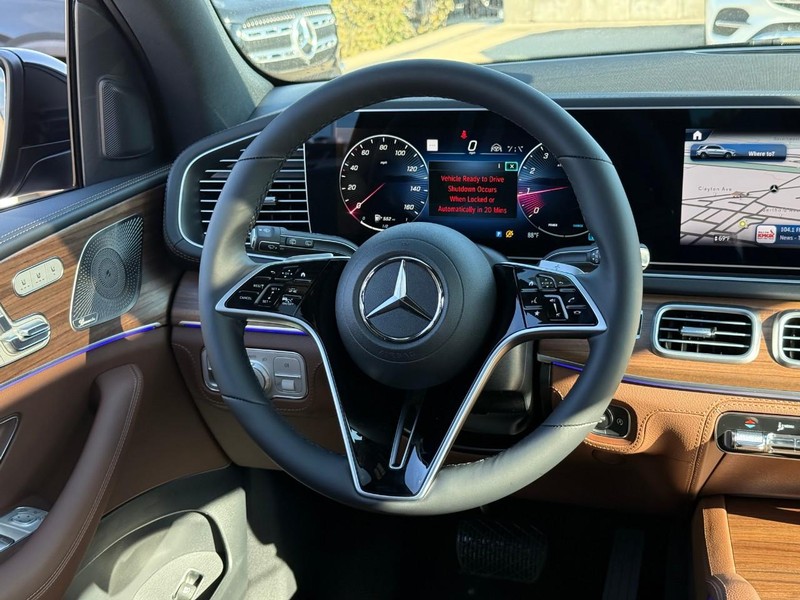 Mercedes-Benz GLE Vehicle Full-screen Gallery Image 8