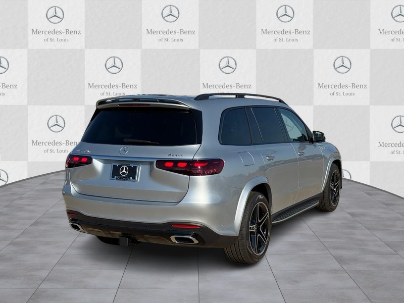 Mercedes-Benz GLS Vehicle Full-screen Gallery Image 3