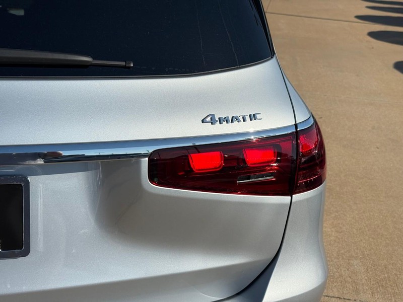 Mercedes-Benz GLS Vehicle Full-screen Gallery Image 5