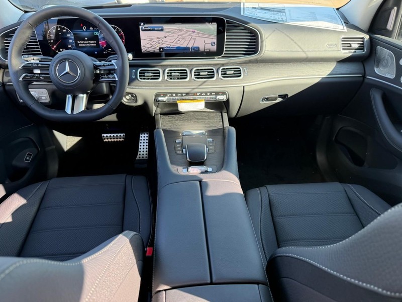 Mercedes-Benz GLS Vehicle Full-screen Gallery Image 7