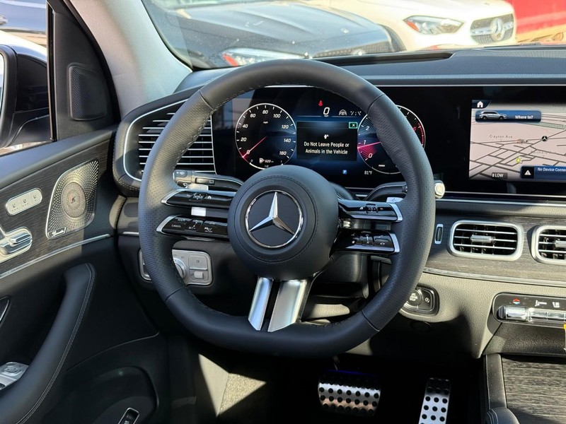 Mercedes-Benz GLS Vehicle Full-screen Gallery Image 8