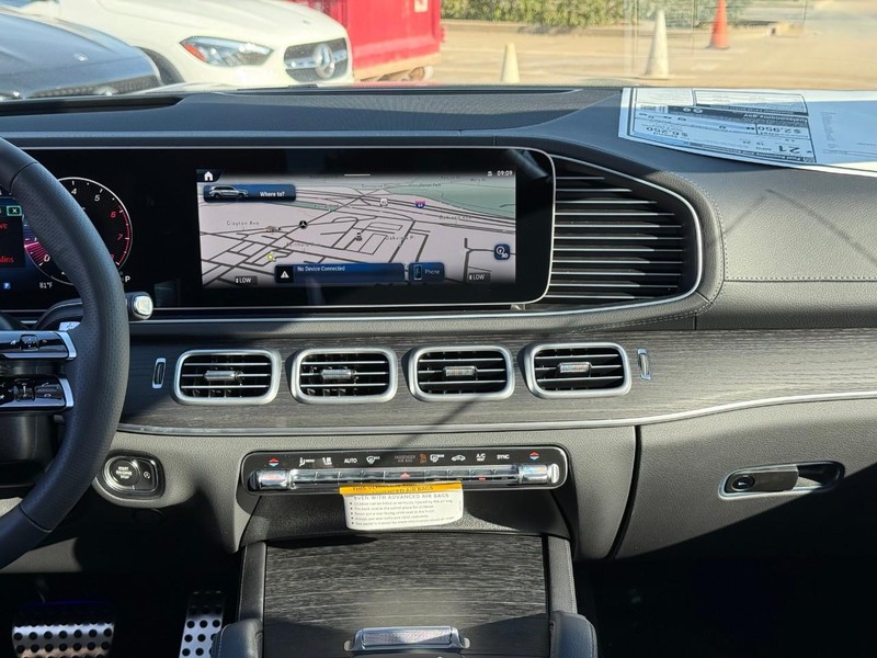 Mercedes-Benz GLS Vehicle Full-screen Gallery Image 9