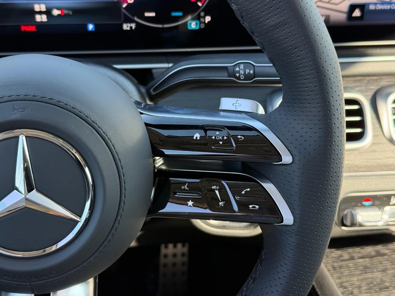 Mercedes-Benz GLS Vehicle Full-screen Gallery Image 15