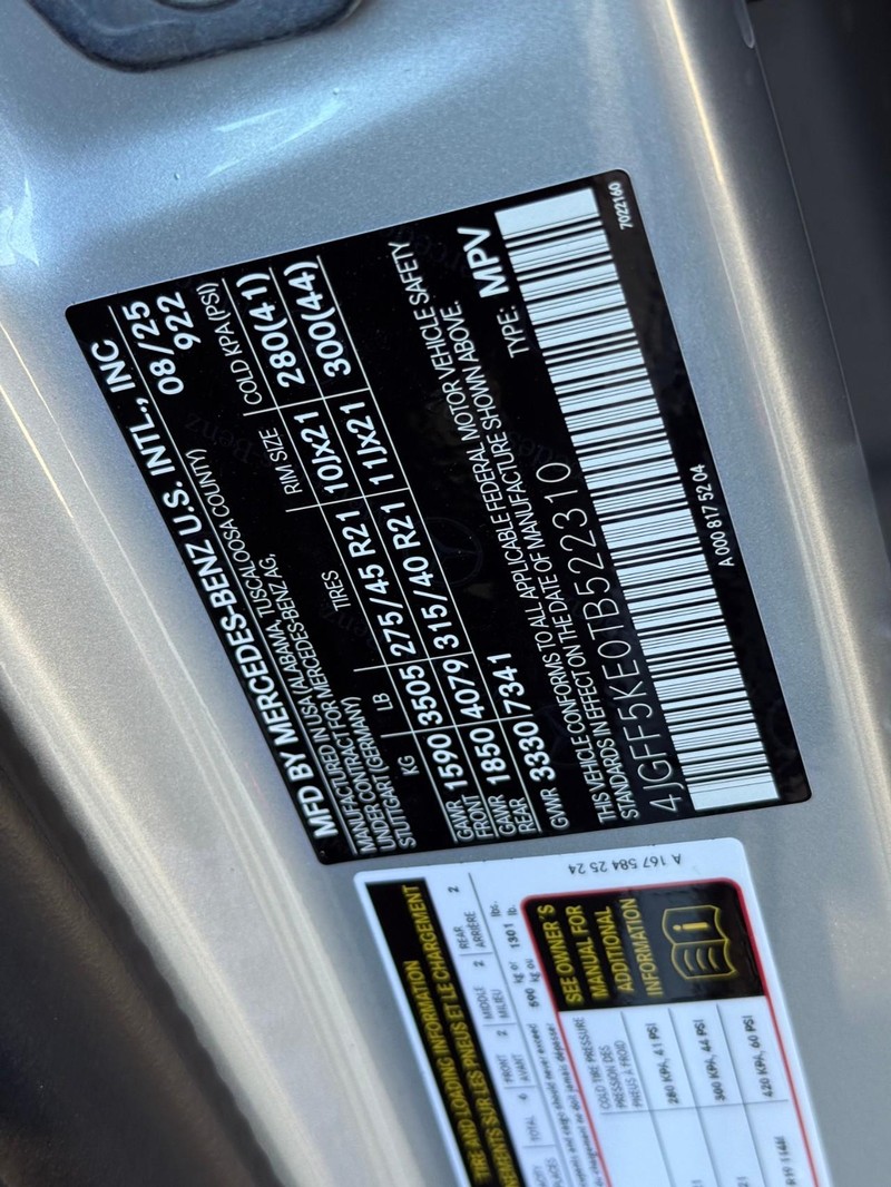 Mercedes-Benz GLS Vehicle Full-screen Gallery Image 17