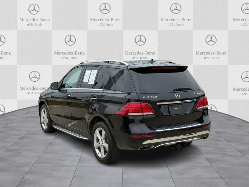 Mercedes-Benz GLE Vehicle Full-screen Gallery Image 4