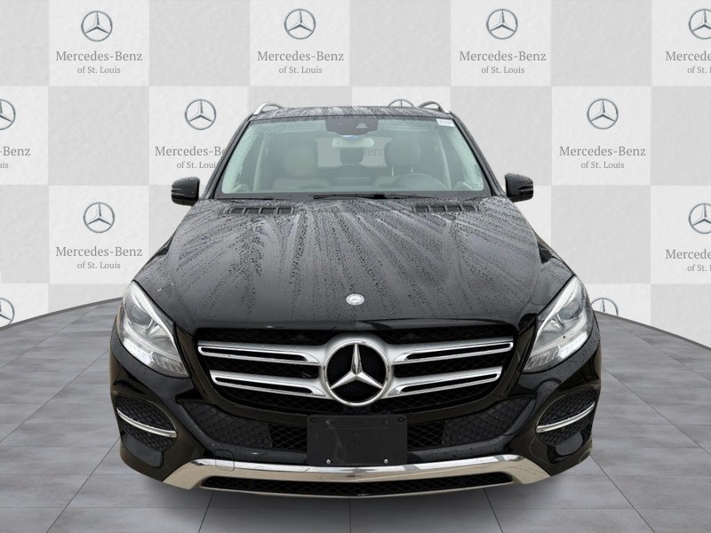 Mercedes-Benz GLE Vehicle Full-screen Gallery Image 7