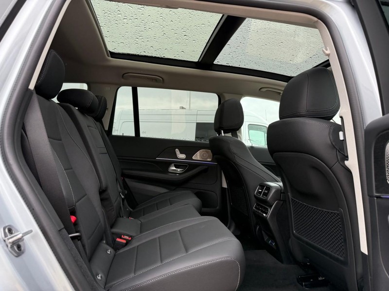 Mercedes-Benz GLS Vehicle Full-screen Gallery Image 5