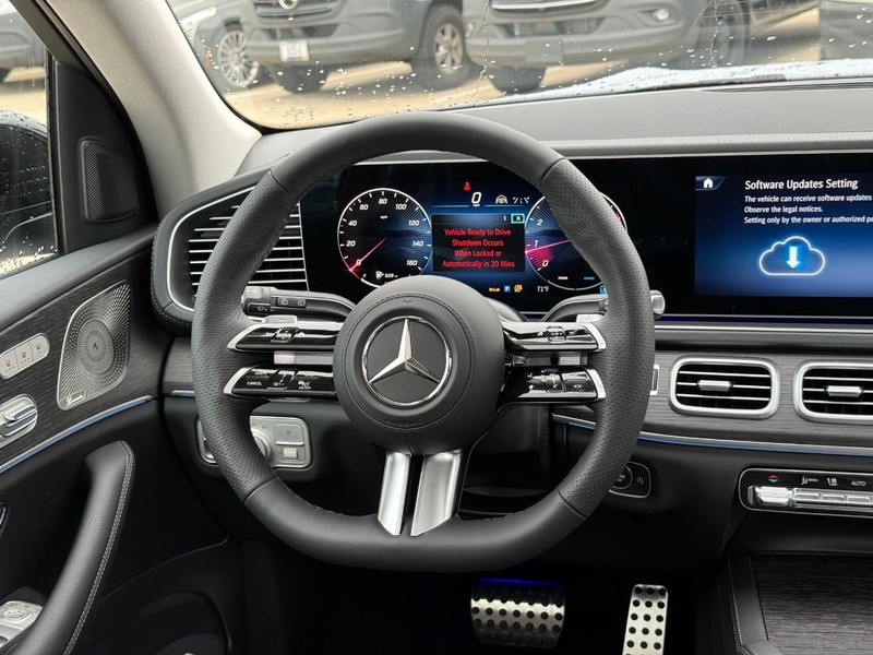Mercedes-Benz GLS Vehicle Full-screen Gallery Image 7
