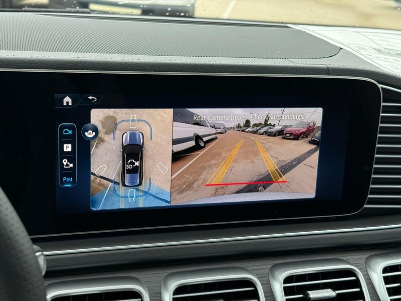 Mercedes-Benz GLS Vehicle Full-screen Gallery Image 15