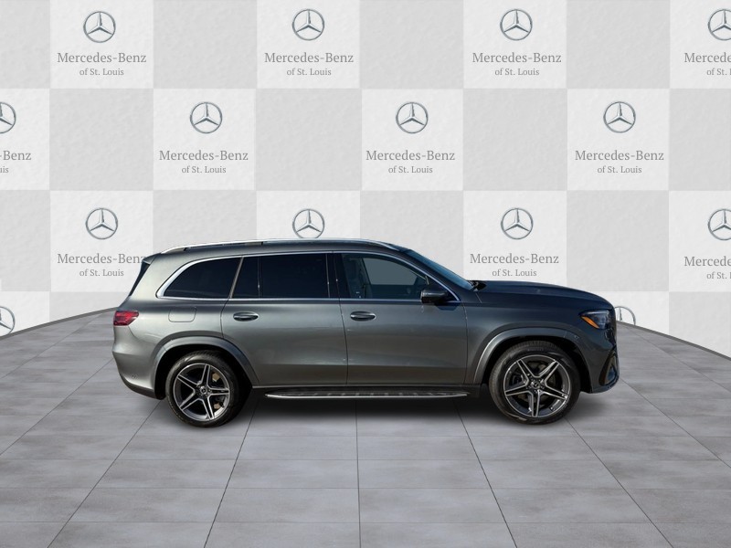 Mercedes-Benz GLS Vehicle Full-screen Gallery Image 2