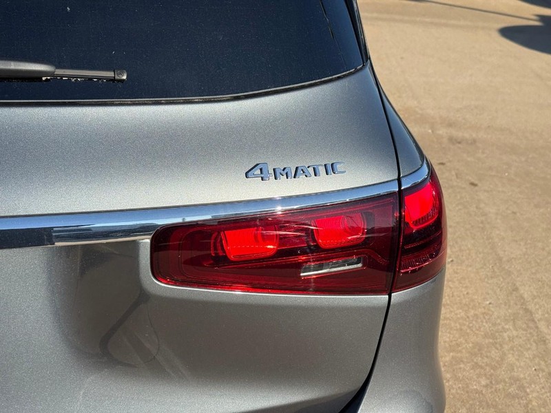 Mercedes-Benz GLS Vehicle Full-screen Gallery Image 6