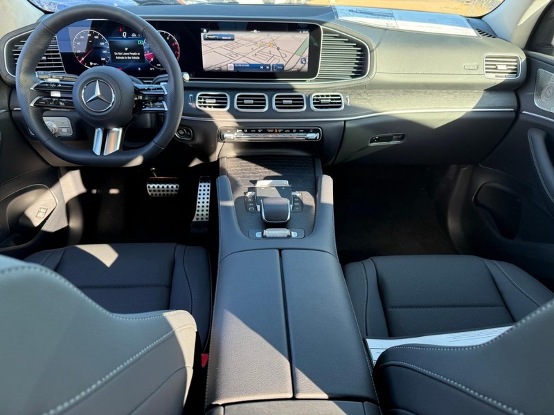 Mercedes-Benz GLS Vehicle Full-screen Gallery Image 8