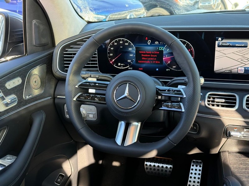 Mercedes-Benz GLS Vehicle Full-screen Gallery Image 9
