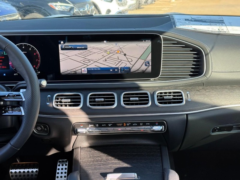 Mercedes-Benz GLS Vehicle Full-screen Gallery Image 10