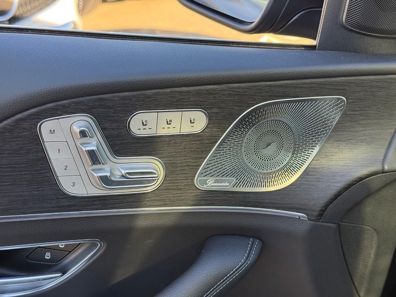 Mercedes-Benz GLS Vehicle Full-screen Gallery Image 13