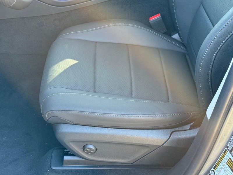 Mercedes-Benz GLS Vehicle Full-screen Gallery Image 14