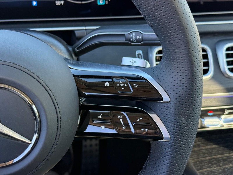 Mercedes-Benz GLS Vehicle Full-screen Gallery Image 16