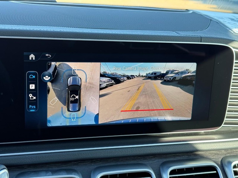 Mercedes-Benz GLS Vehicle Full-screen Gallery Image 18